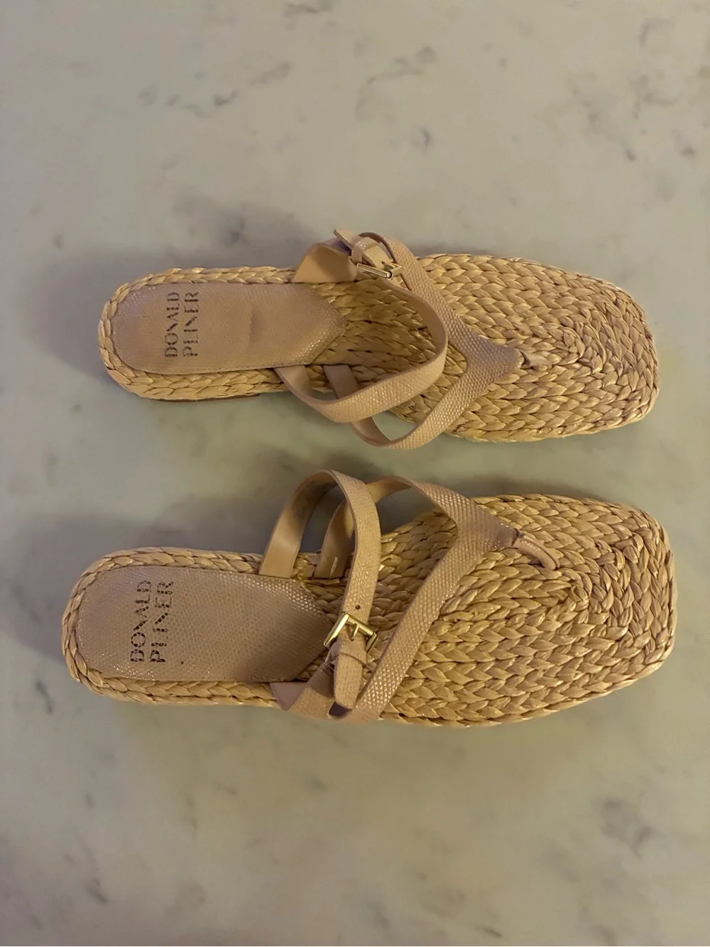 NWOT DONALD J. PLINER Heathro Sandals Size 9.5